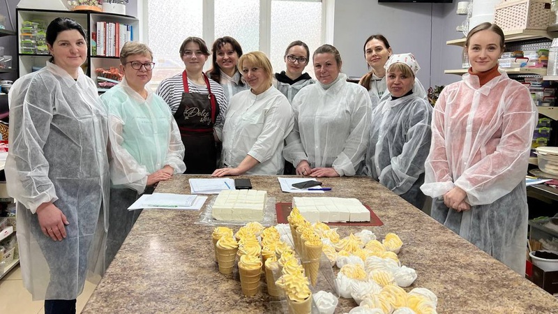 У Луцьку розпочалися кондитерські курси для жінок від ООН. ВІДЕО