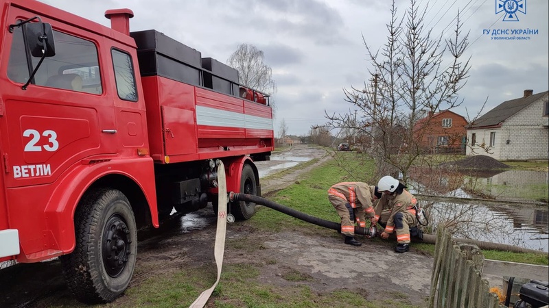 Вчора на Волині ДСНС-ники двічі відкачували воду з підтоплених територій