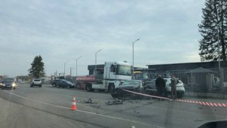 Автотроща під Луцьком: зіткнулися вантажівка і три легковики.ФОТО.ВІДЕО