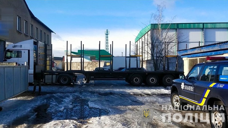 На підприємстві у Маневичах вантажівка на смерть задавила чоловіка. ФОТО