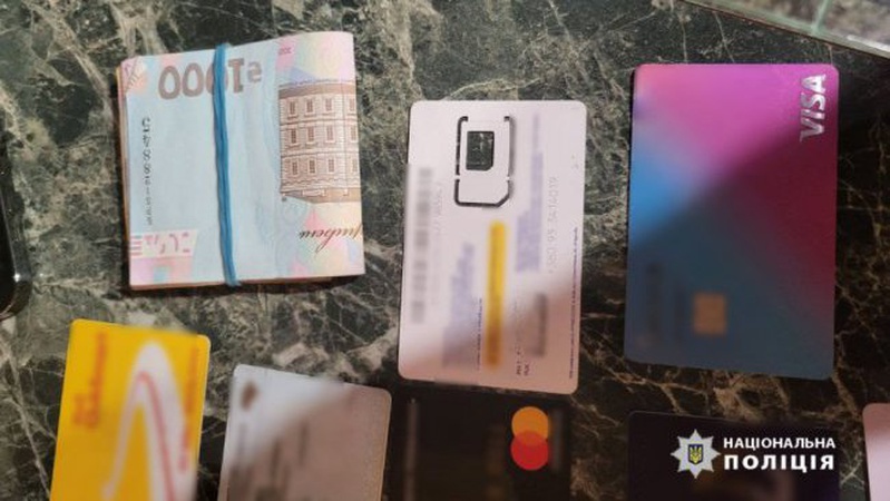 Шантажували людей на десятки тисяч гривень: у Луцьку затримали групу вимагачів