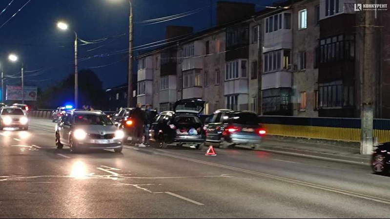 У Луцьку на мосту перед Там-Тамом аварія за участі двох авто