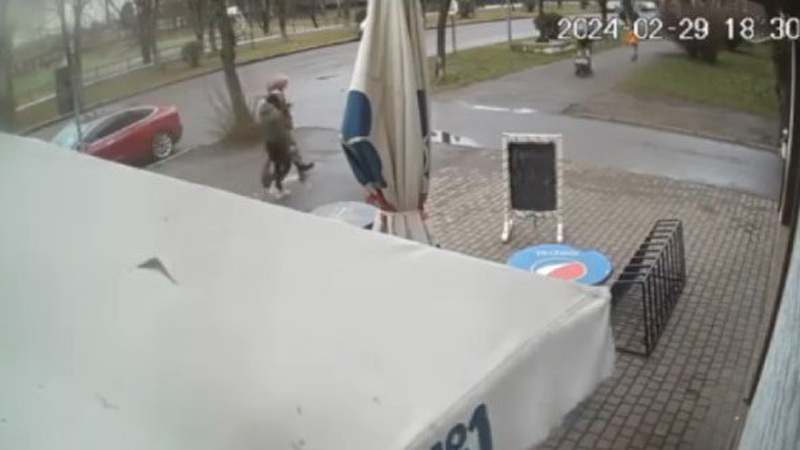 Поліція на Волині розшукує чоловіка, який пошкодив чуже авто