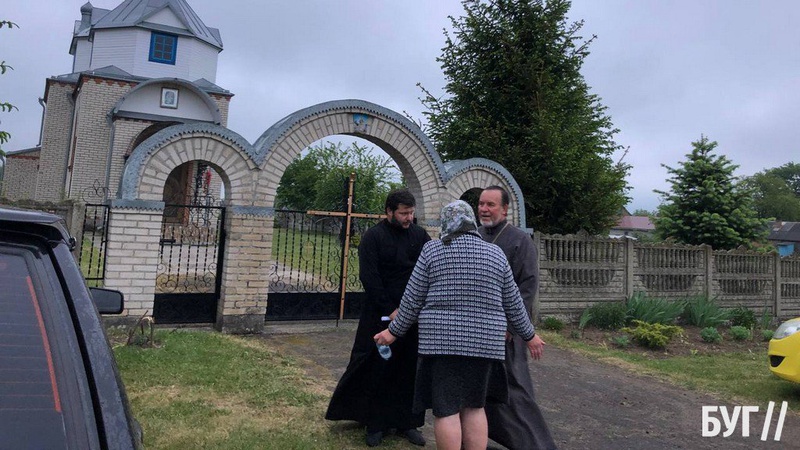 На Волині сільський священник, який спочатку перейшов до ПЦУ, скликав нові збори, щоб залишити громаду в МП