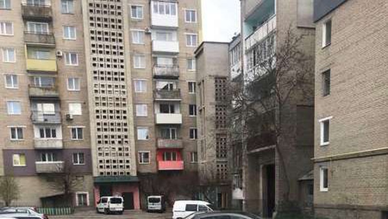 У Нововолинську просять допомогти опізнати жінку, яку знайшли непритомною в ліфті