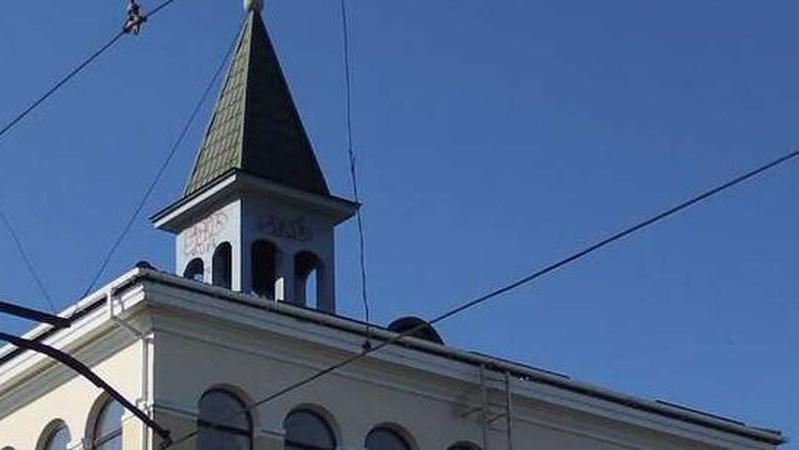 У Ковелі діти розмалювали вокзал дивними знаками, «бо було сумно». ФОТО