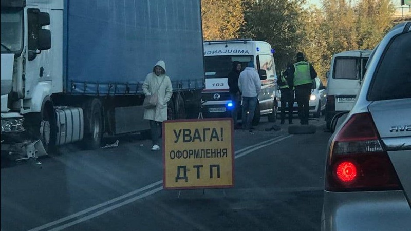 У Луцьку на Карпенка-Карого автотроща за участю трьох авто. ФОТО. ВІДЕО