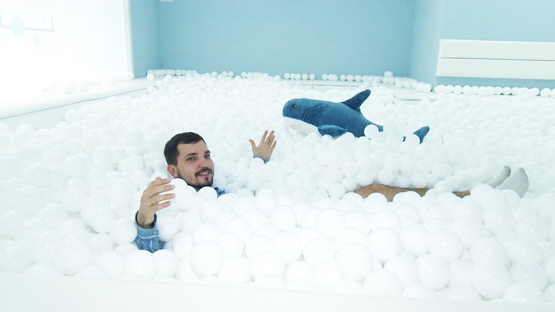 Басейн із кульками у бомбосховищі: переселенці з Києва відкрили у Вінниці релакс-сховище