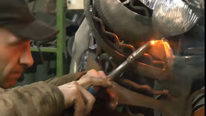 Луцький коваль готує містянам подарунок до Нового року