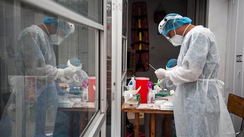 Кількість інфікувань COVID-19 в Україні знову зростає