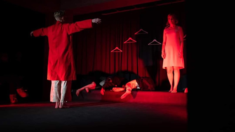 Лучан запрошують на театральну постановку «МОНОДІЇ в ЧЕРВОНОМУ»