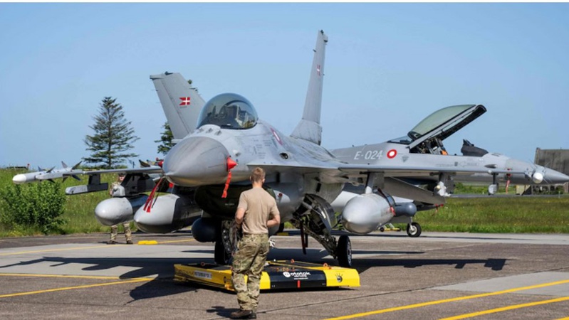 У 2024 році українських льотчиків навчатимуть літати на винищувачах у Франції