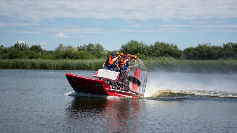 Волинські рятувальники пересіли на болотохід