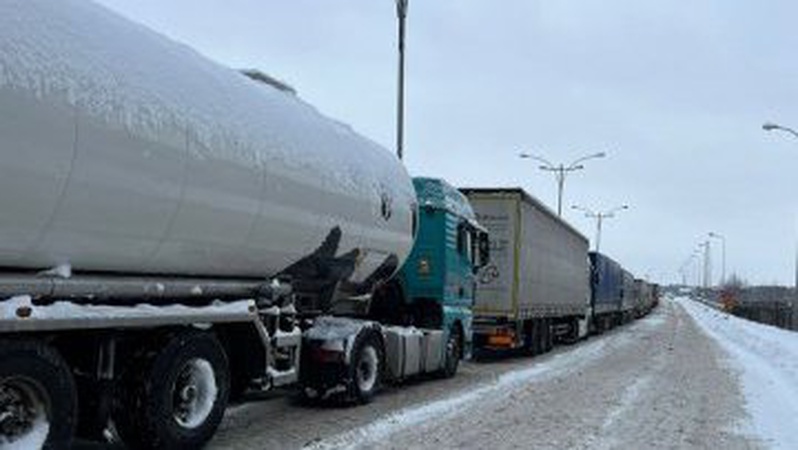 На міжнародних пунктах пропуску на Волині фіксують скупчення транспорту