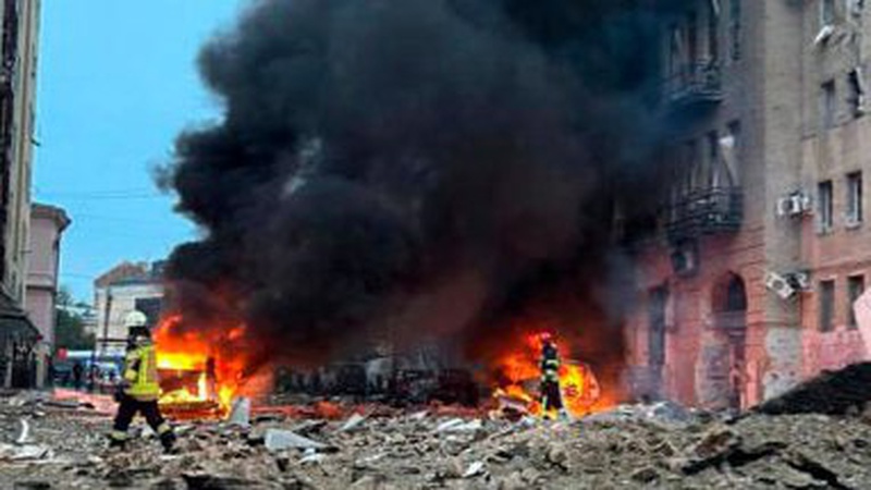 росіяни вдарили по Харкову: з-під завалів дістали тіло 10-річної дитини