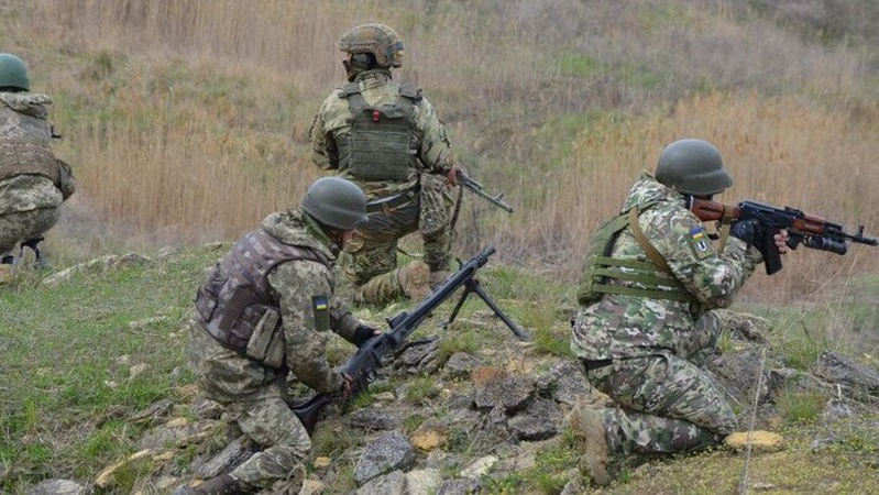 Ворог не полишає спроб оточити Авдіївку, – Генштаб