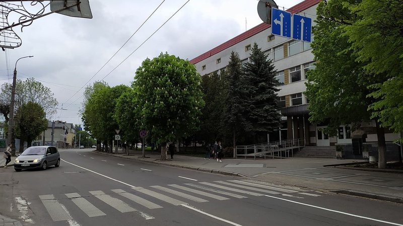 У Луцьку на Винниченка нова розмітка суперечить знакам