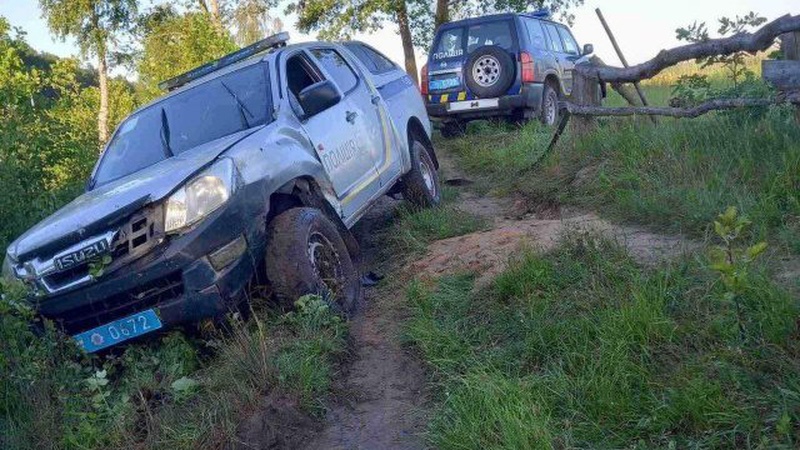 На Волині авто поліції злетіло в кювет. ФОТО. ВІДЕО