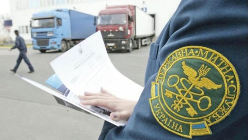 Волинського митника судитимуть за зловживання  службовим становищем