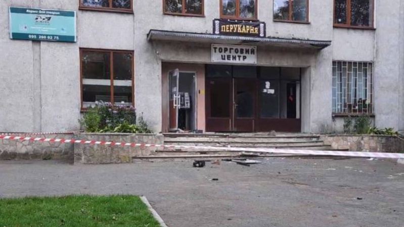 На Волині злочинці вирвали зі стіни банкомат
