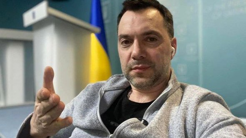 Незаконне поводження зі зброєю: проти Арестовича можуть відкрити справу через заволодіння гранатометом