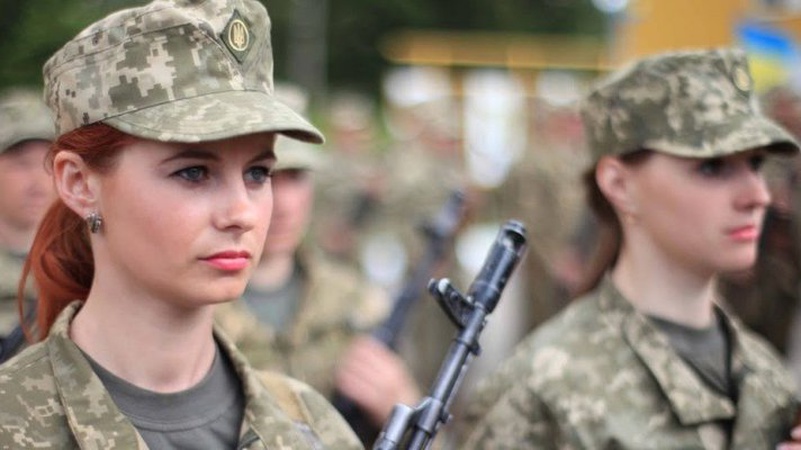 Міноборони скоротило перелік професій для жінок з обов’язковим військовим обліком