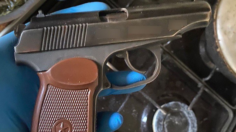 Поліцейські вилучили у жителя Луцького району два пістолети
