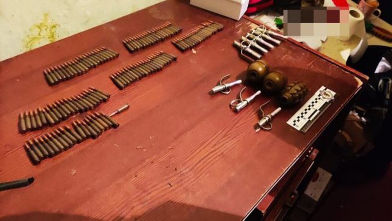 Погрожував підривом гранати: у волинянина вилучили арсенал незаконної зброї. ФОТО