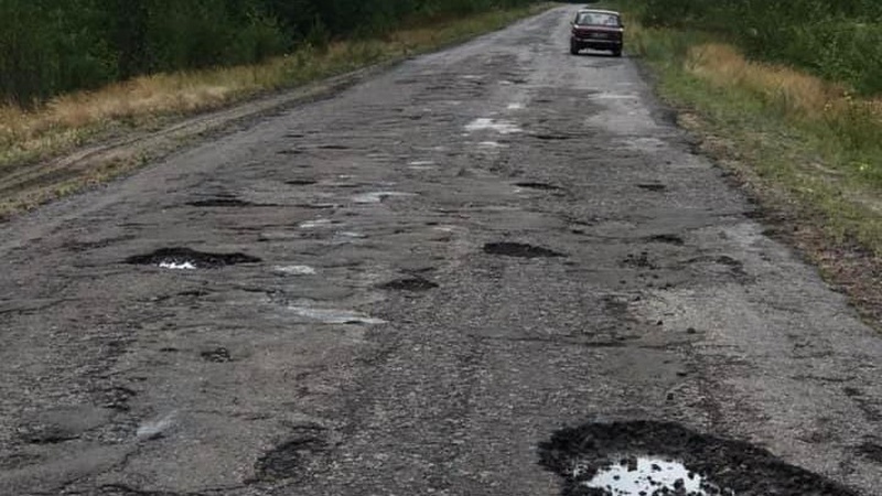 На Волині за документами дорогу відремонтували, а насправді не доробили 4 кілометри. ФОТО