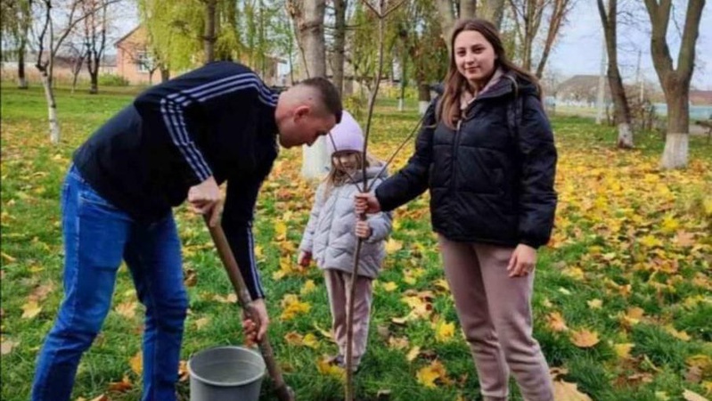 У селі на Волині висадили алею катальп