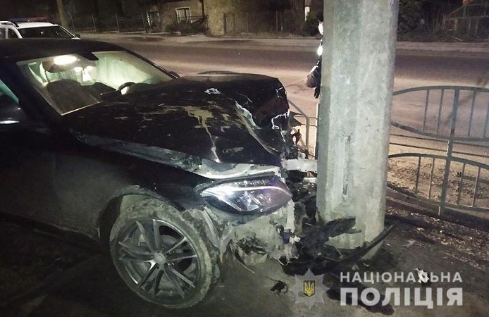 У Луцьку водійка врізалась у бетонний ліхтар