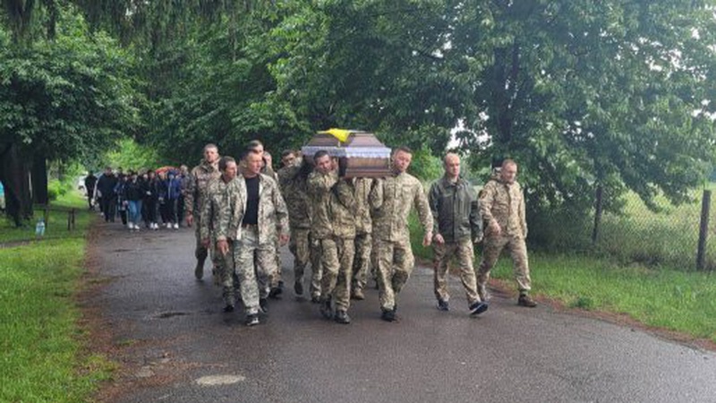 Навіки в Небесній варті: волиняни попрощалися із загиблим Героєм Денисом Єлюбаєвим