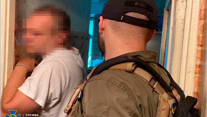 СБУ затримала киянина, який збирав дані про військових і тероборону