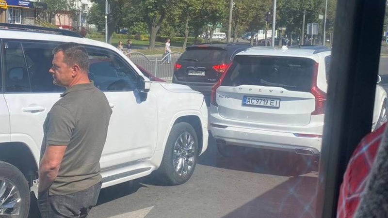 У Луцьку зіткнулися Volvo та Land Cruiser
