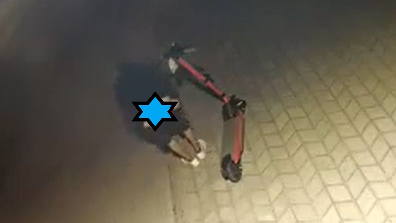 Стриптиз по-луцьки: молодик показав оголені сідниці в камеру відеоспостереження