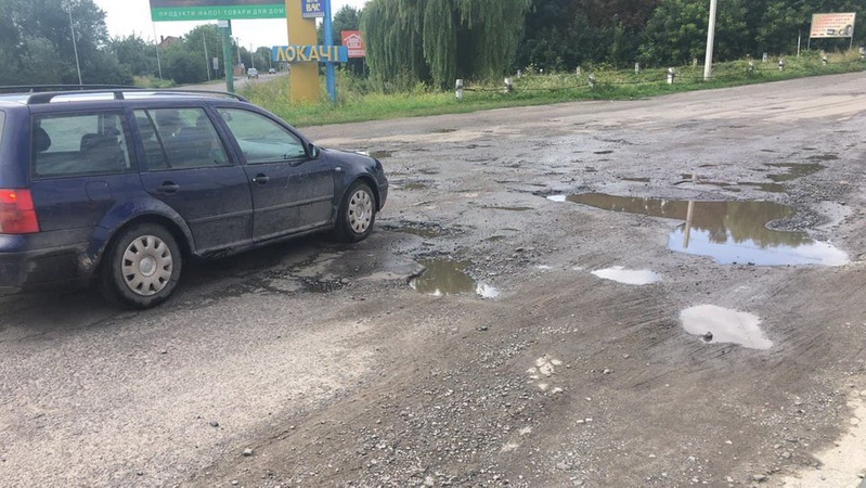 Чому на Волині другий місяць не можуть розпочати ремонт дороги