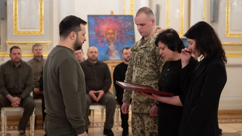 Президент вручив «Золоту Зірку» рідним загиблого Героя з Волині