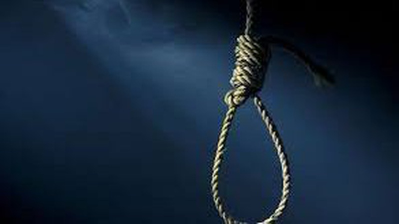 На Волині знайшли повішеного чоловіка біля згорілого будинку. ВІДЕО