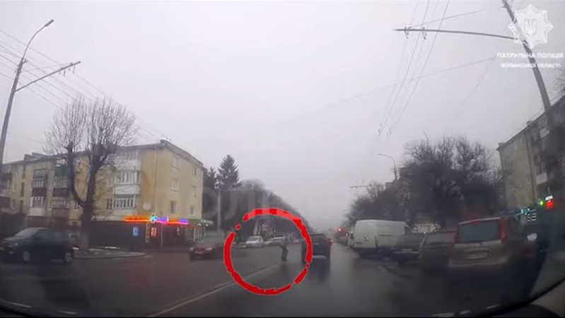 У Луцьку ловили пішоходів-порушників. ВІДЕО