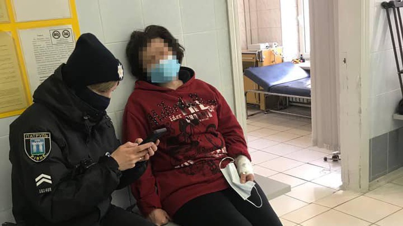 На трасі «Устилуг-Луцьк-Рівне» патрульні допомогли хворій жінці