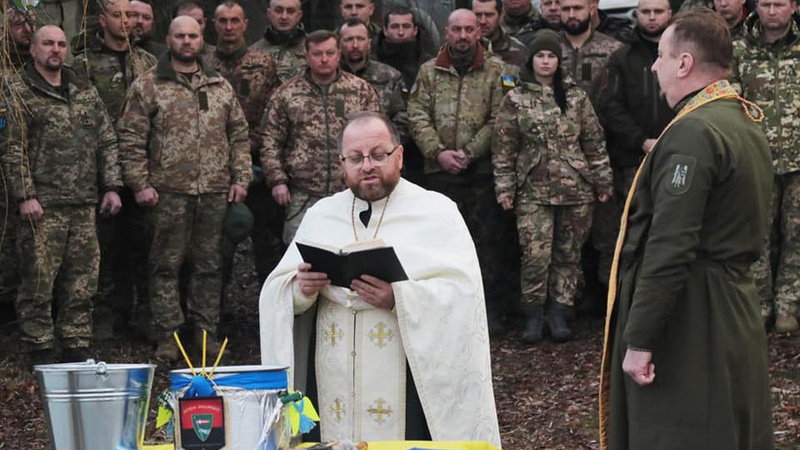 Як воїни 14 ОМБр пірнали у річку на Водохреще. ФОТО