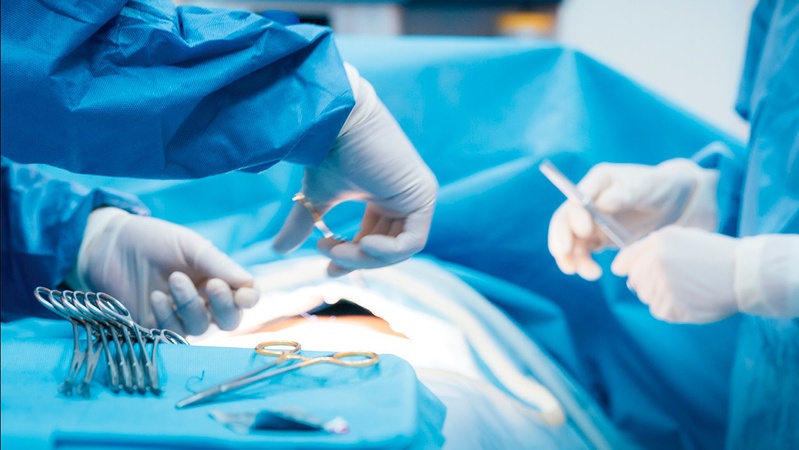 Ковельські медики прооперували дівчину зі зрощенням нирок