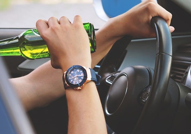 Лучани заблокували дорогу, аби п’яний водій не їздив містом