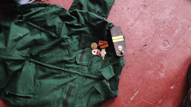 Путінські головорізи везли на війну парадну форму. ФОТО