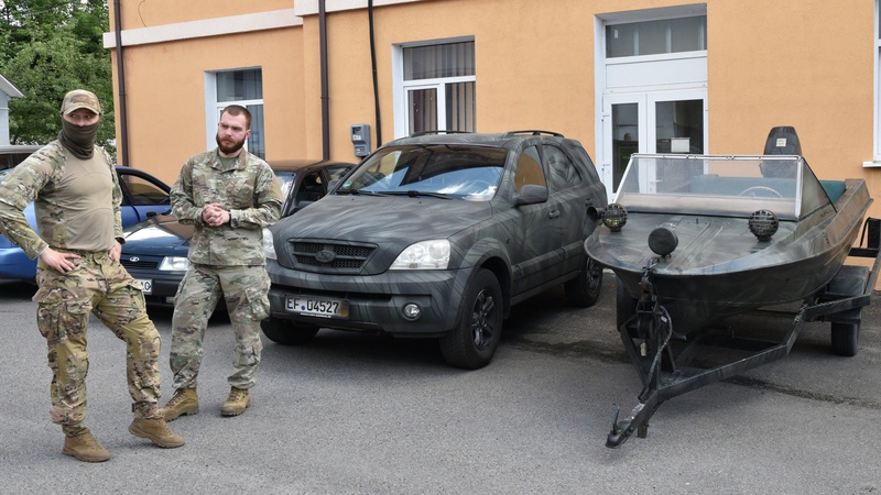 Лучани придбали бійцям загону спецпризначення «Любарт» моторний катер