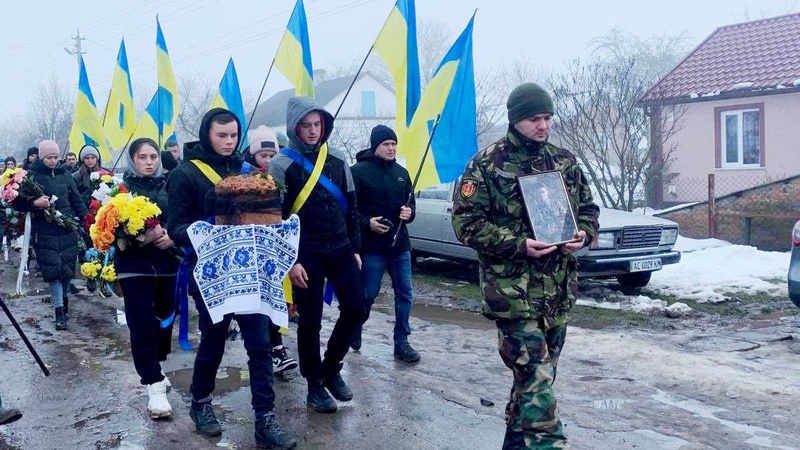 Іваничівська громада провела в останню дорогу загиблого Героя Дмитра Катана
