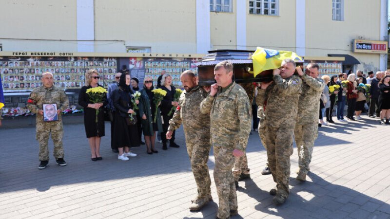 У Луцьку попрощалися із захисником Олександром Юзвою