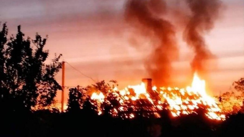 У селі на Волині господар підпалив свій будинок та погрожував людям