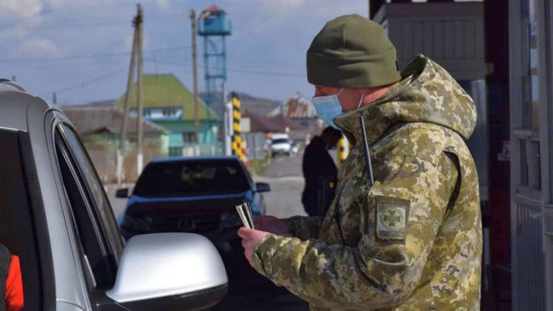 На «Ягодині» викрили трьох чоловіків, які намагалися виїхати з підробленими документами