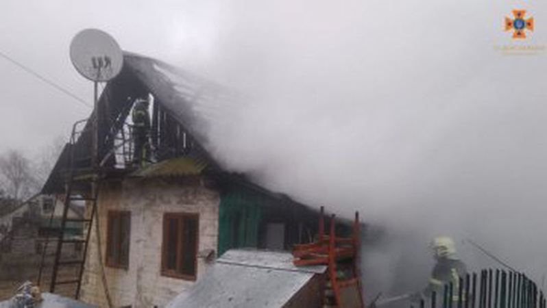 На Волині горіли житловий будинок та господарська споруда